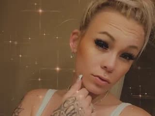 WebCAM of CourageLashay