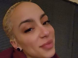 PetiteQueenXOX WebCAM 