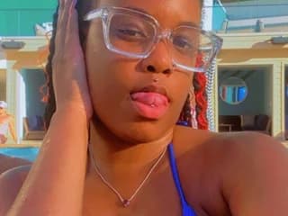 WebCAM of SymoneMonae